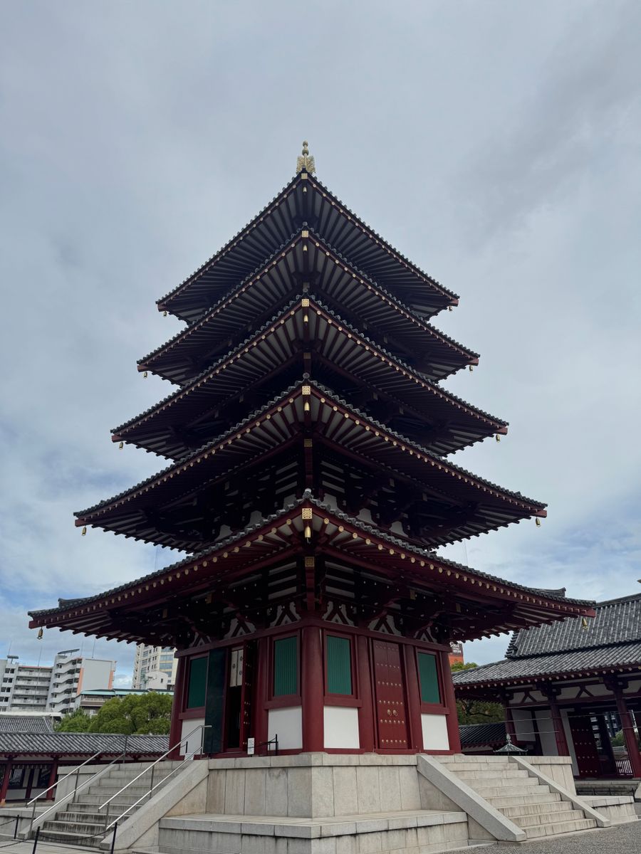 五重塔と伝統的な寺院建築