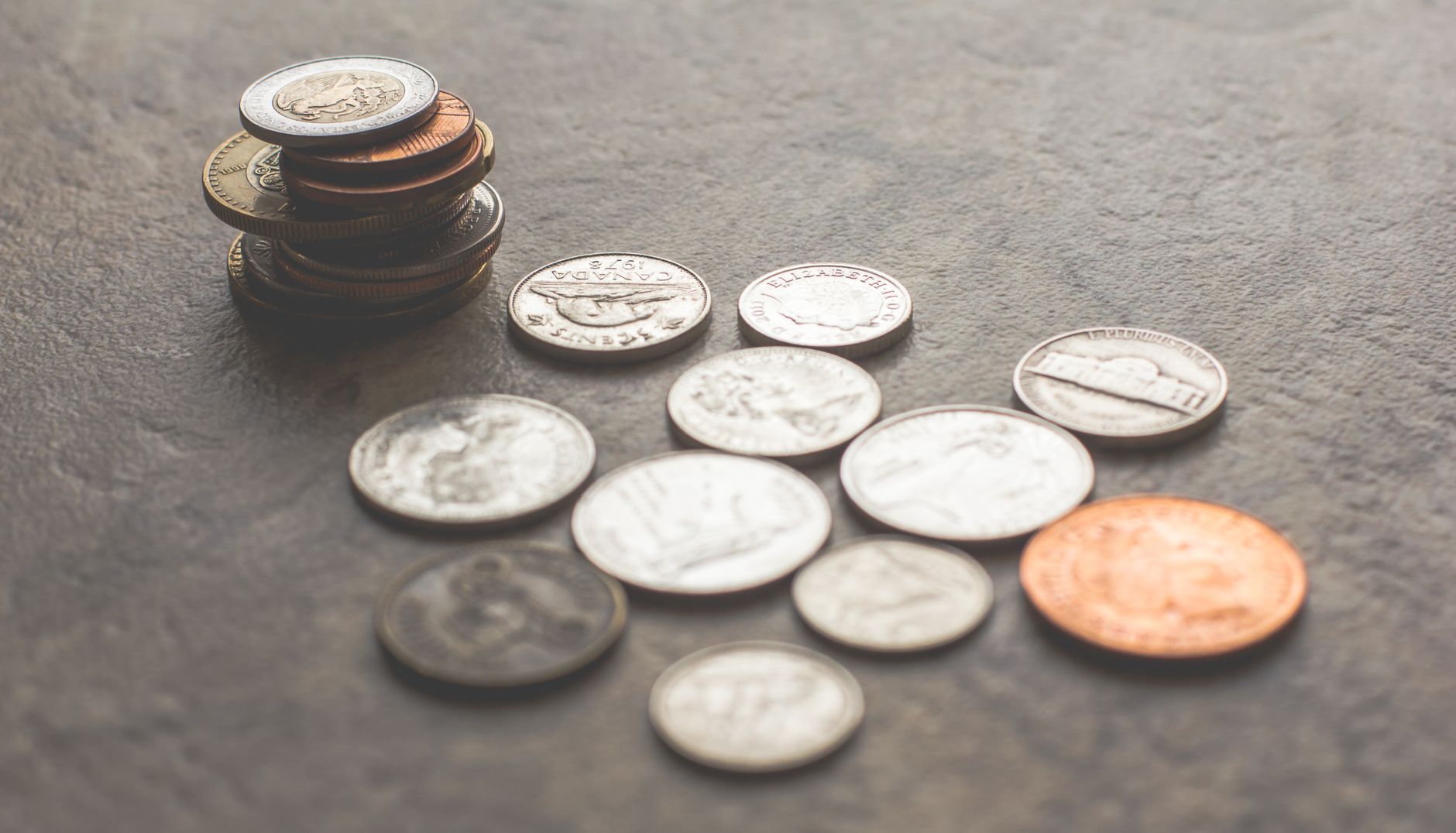 積み重なった硬貨