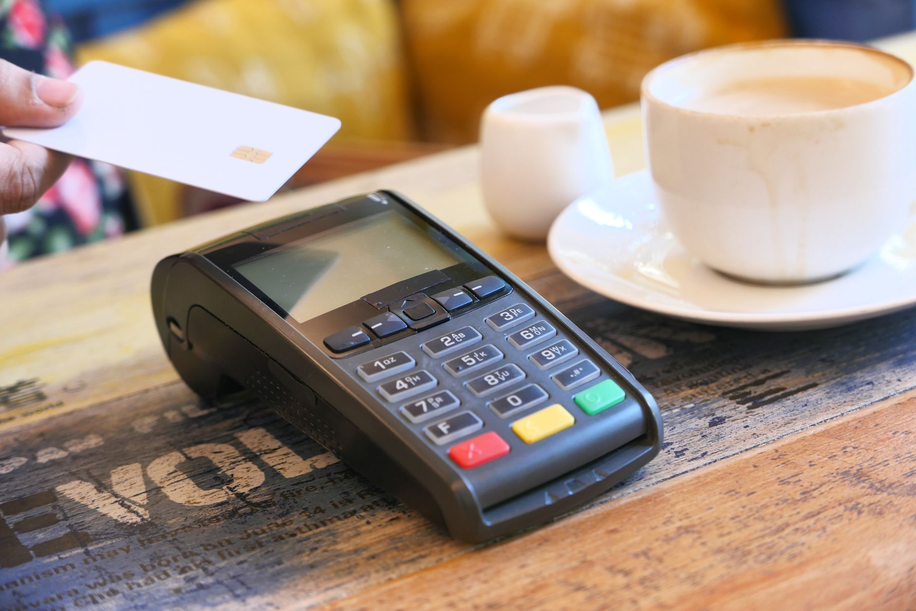 飲食店のクレジットカード決済のイメージ