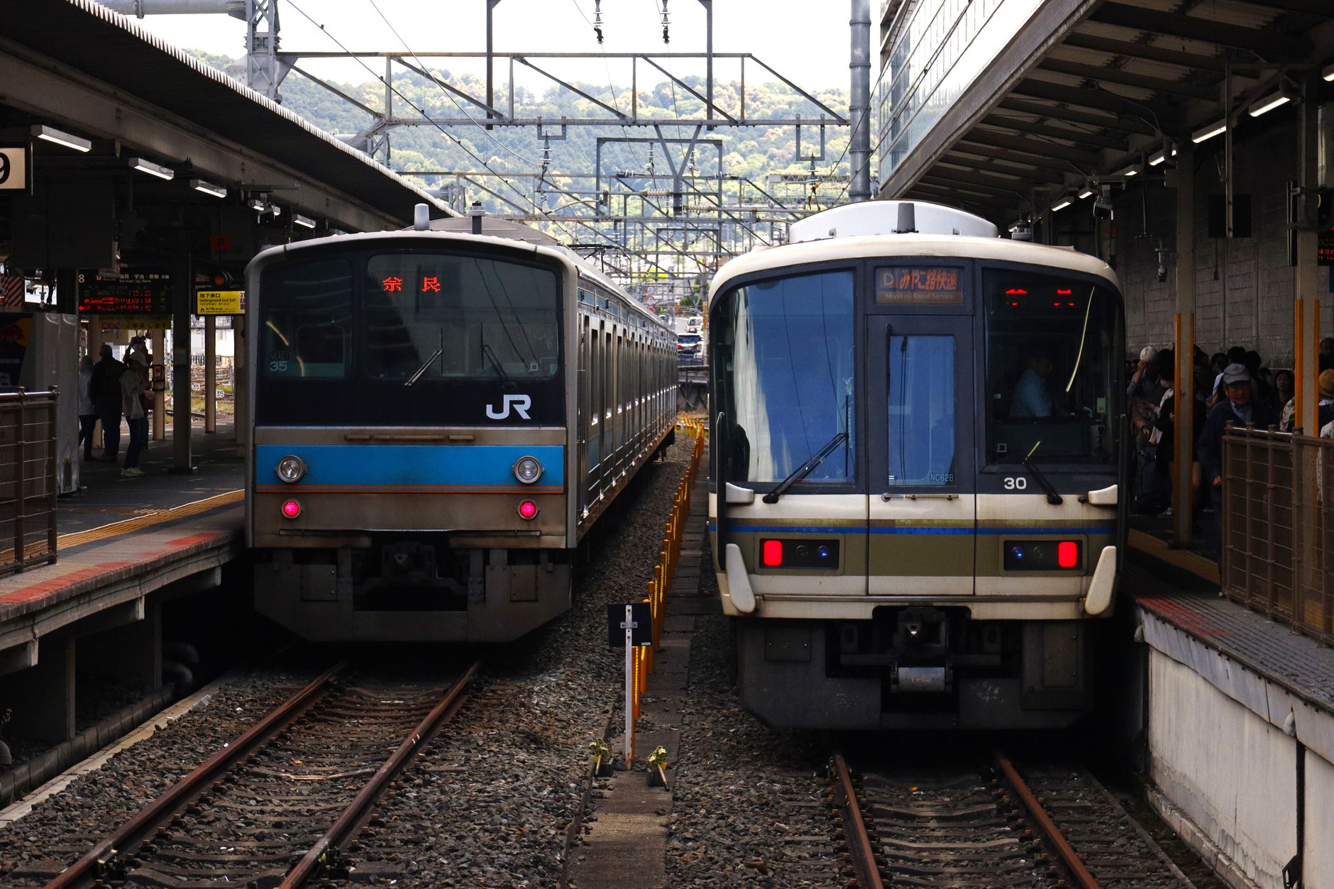 駅のホームのイメージ
