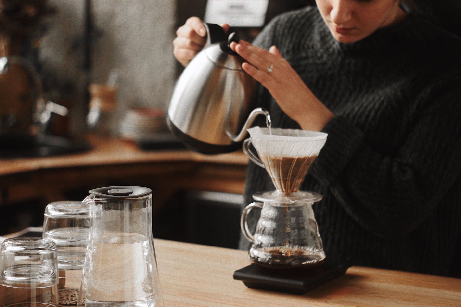 コーヒーを淹れるイメージ
