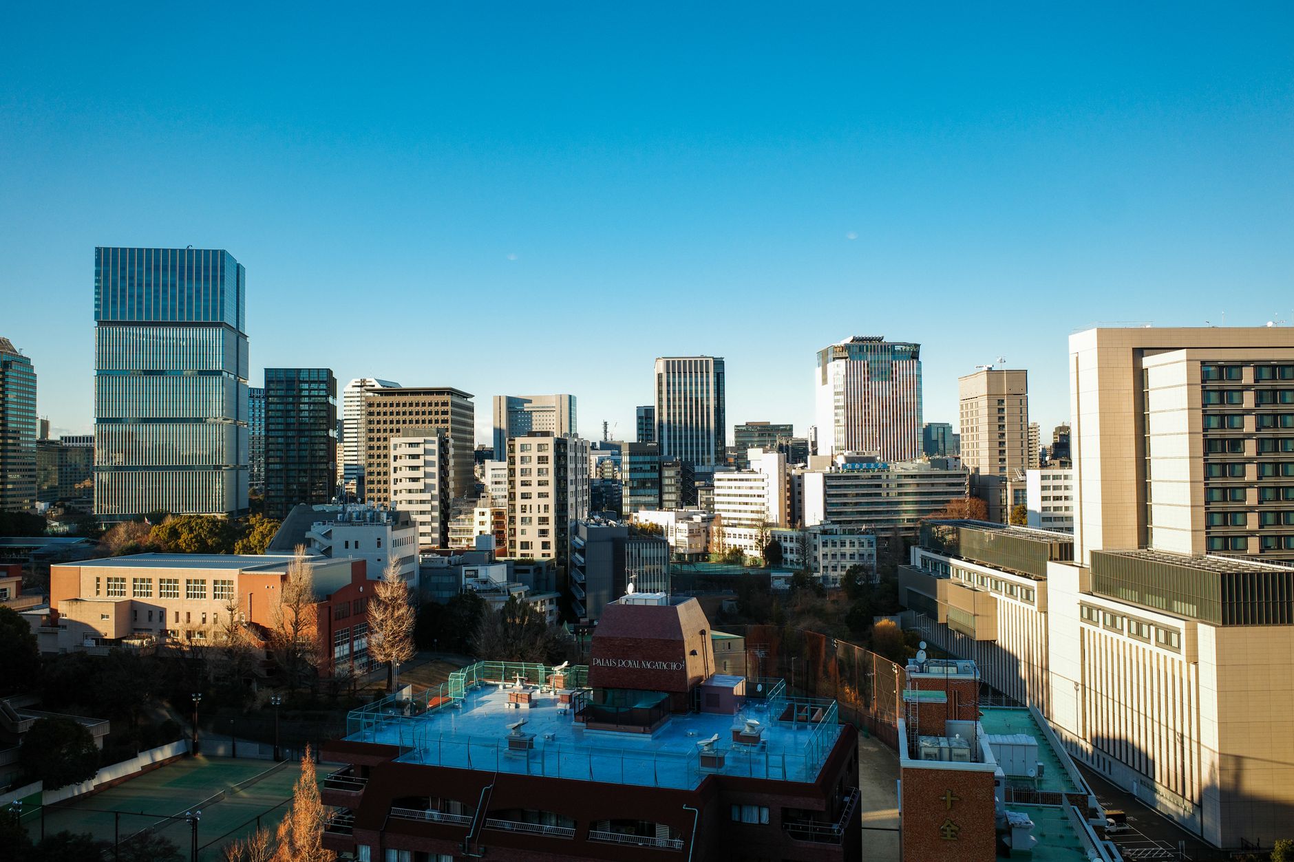東京・新宿のビジネス街のイメージ