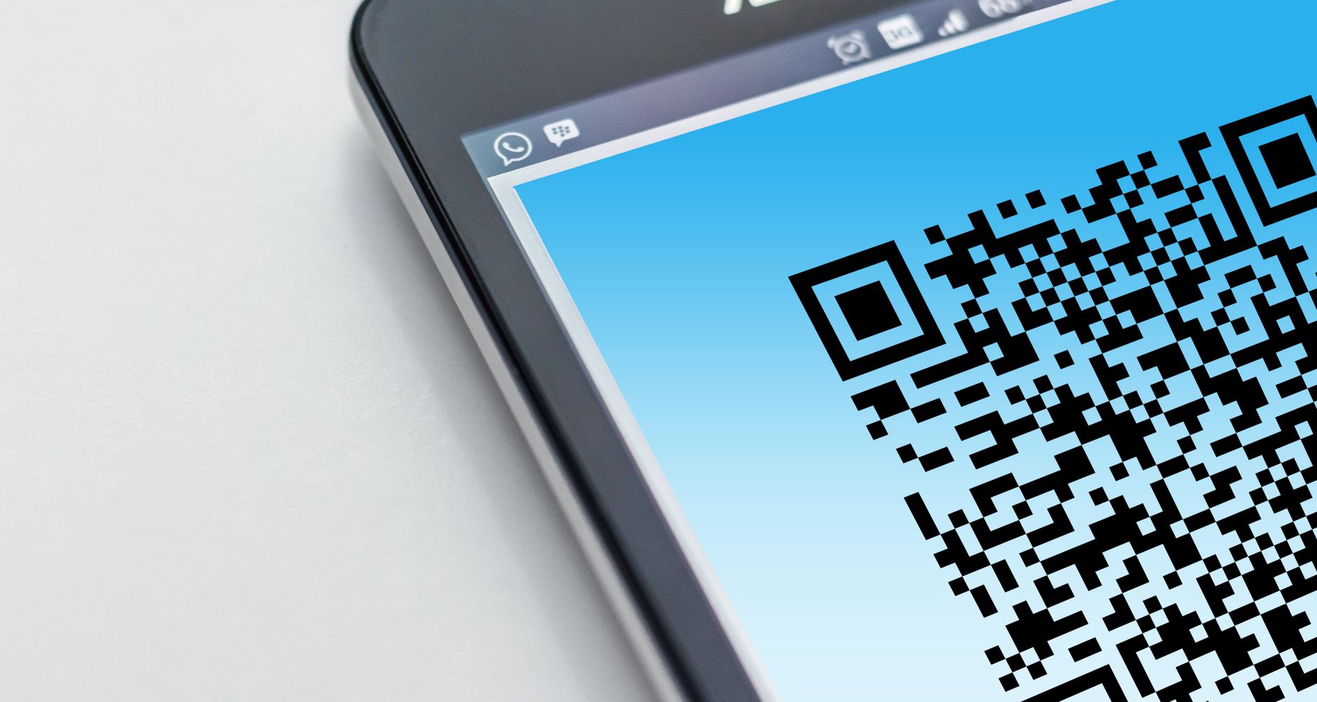 スマホにQRコードを表示して支払うイメージ
