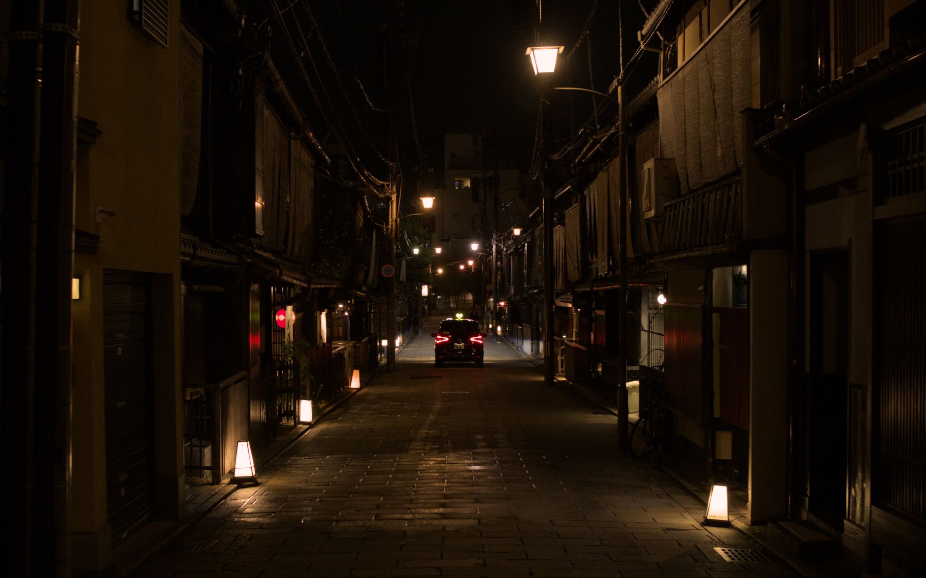 夜の京都の路地