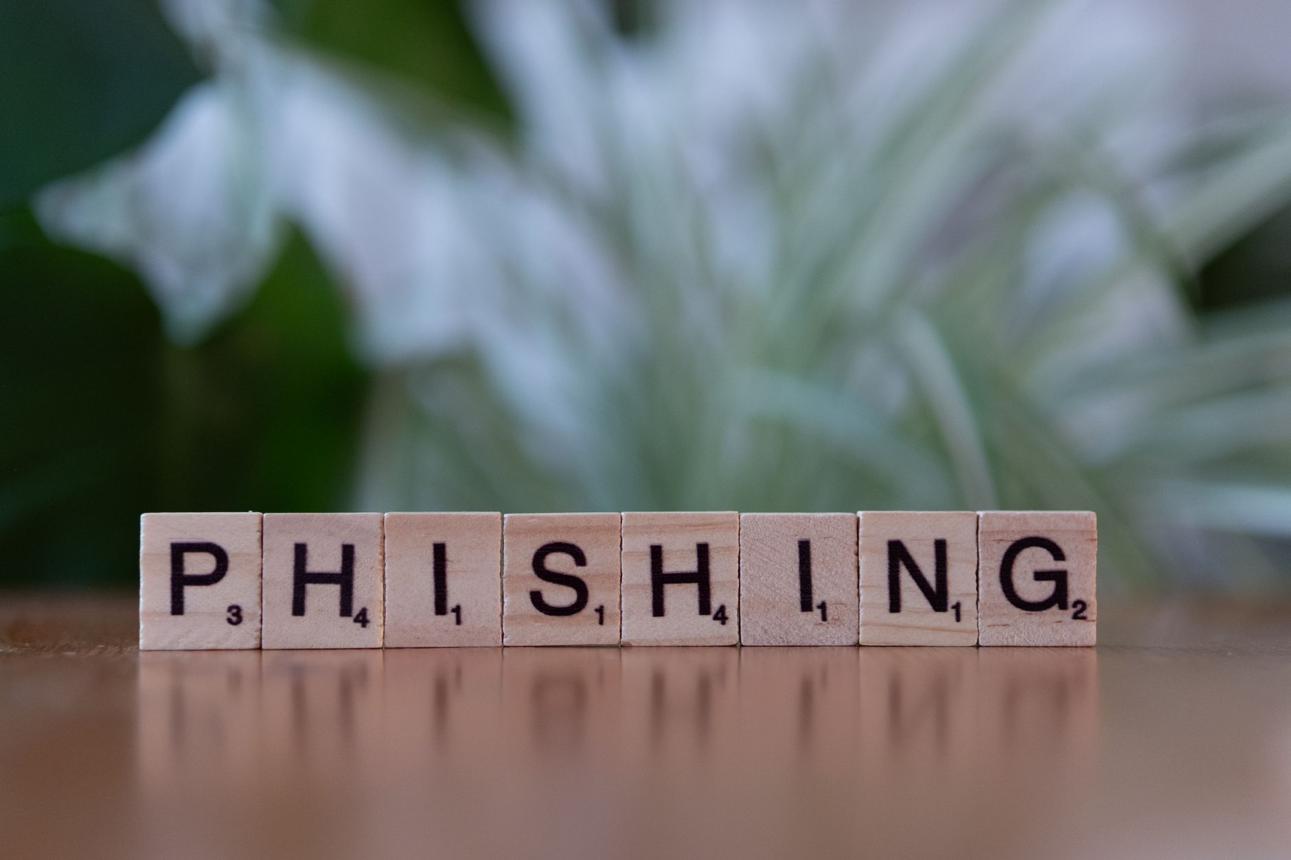 不審なメールに注意するイメージ