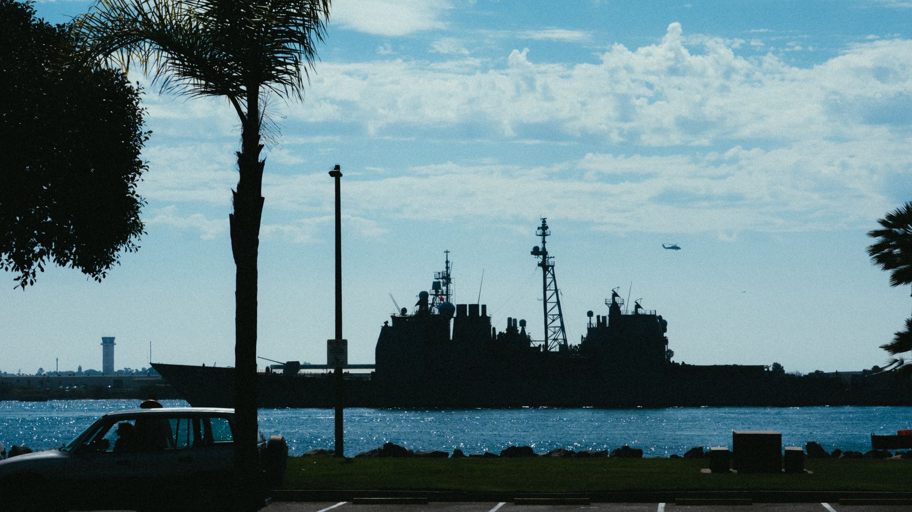 港に停泊する艦船
