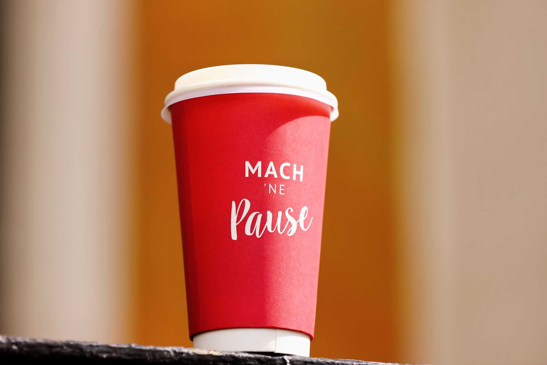 テイクアウトのホットコーヒー