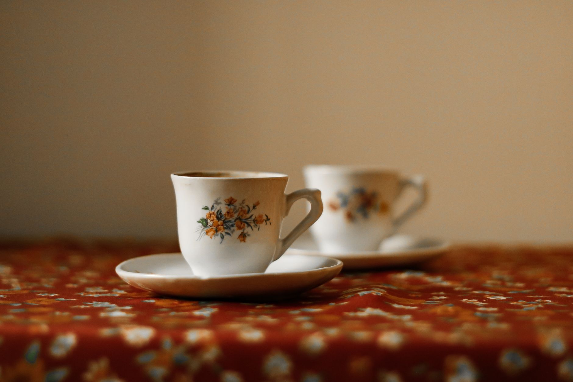 磁器のコーヒーカップ