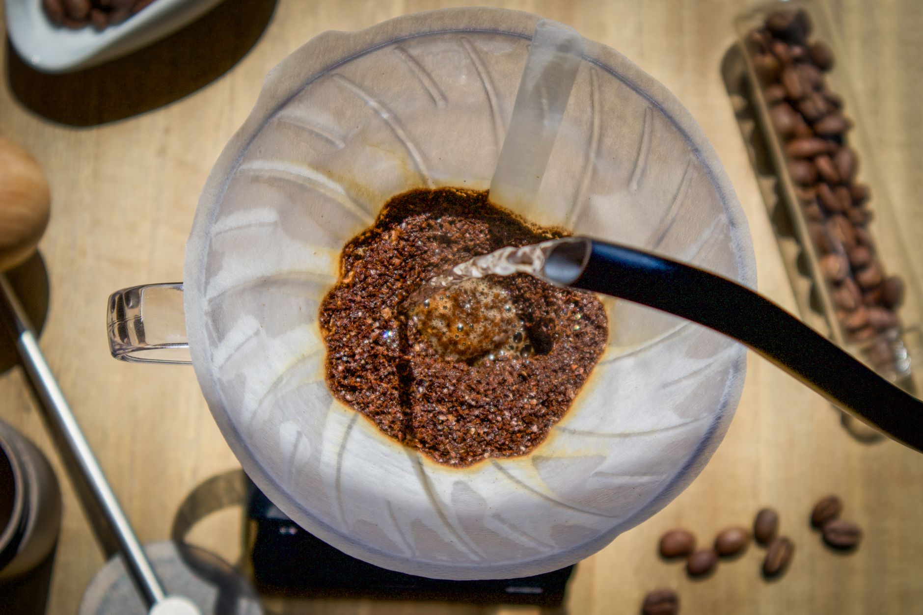 V60でハンドドリップする様子
