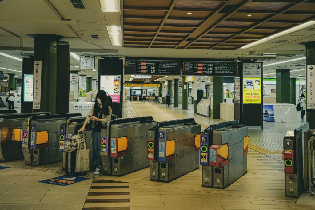 駅の改札